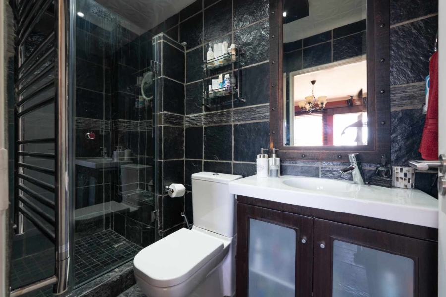 2 Bedroom Property for Sale in Devils Peak Western Cape